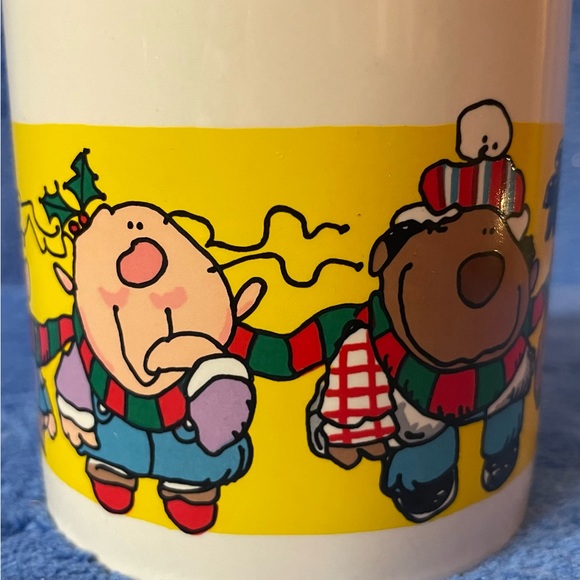 VINTAGE Christmas Mugs - Picture 6 of 10